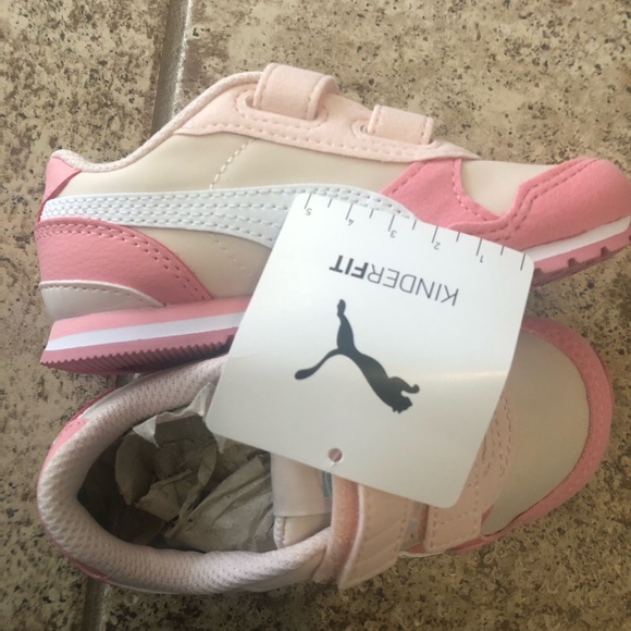 PUMA Girl's St Runner Hook and Loop Sneaker-8 Toddler - Picture 4 of 6